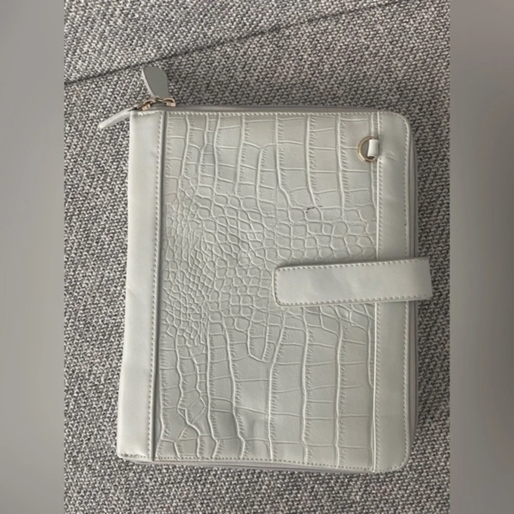 Carianni White IPad Case with Minimalist Design